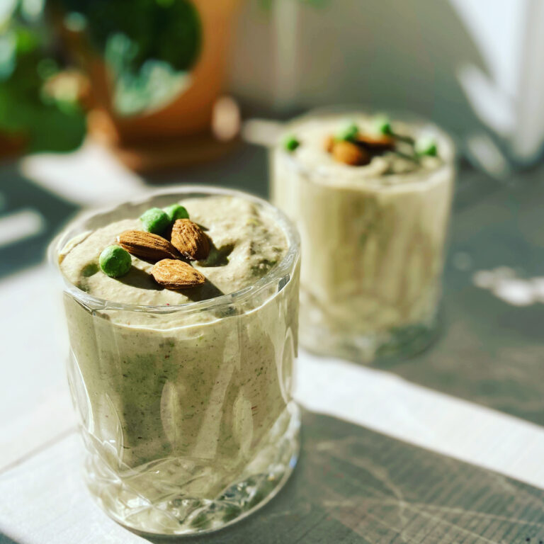 Ærte og mangosmoothie 🥭🌿🍌